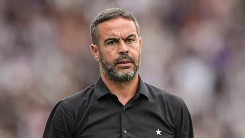 Artur Jorge comandando o Botafogo - Foto: Thiago Ribeiro/AGIF