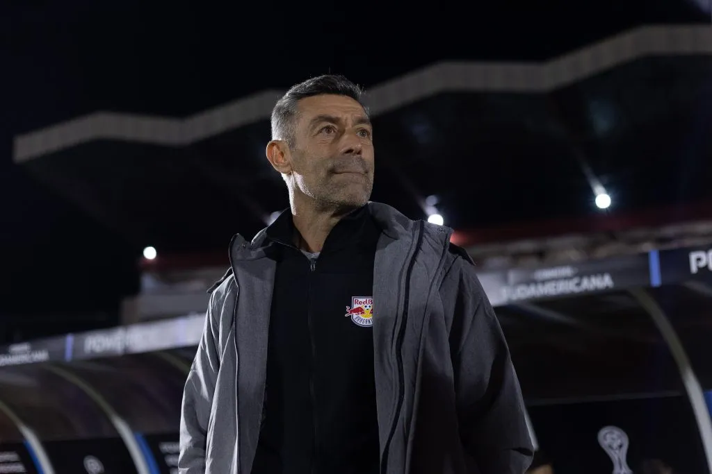 Foto: Diogo Reis/AGIF – Pedro Caixinha no comando do Bragantino: treinador seria o novo técnico do Grêmio