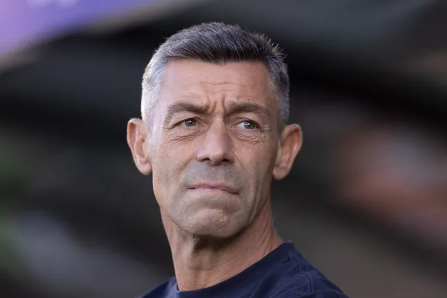 Treinador havia acertado com o Grêmio para 2025. Diogo Reis/AGIF.