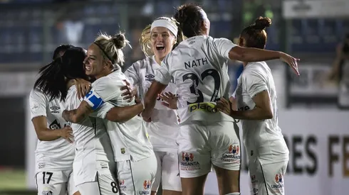 Sereias da Vila, comemoram vitória e titulo da Copa Paulista em disputa contra o Bragantino
