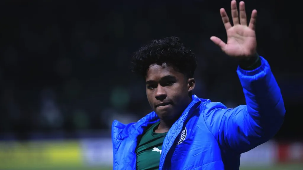 Endrick acenando. Foto: Ettore Chiereguini/AGIF