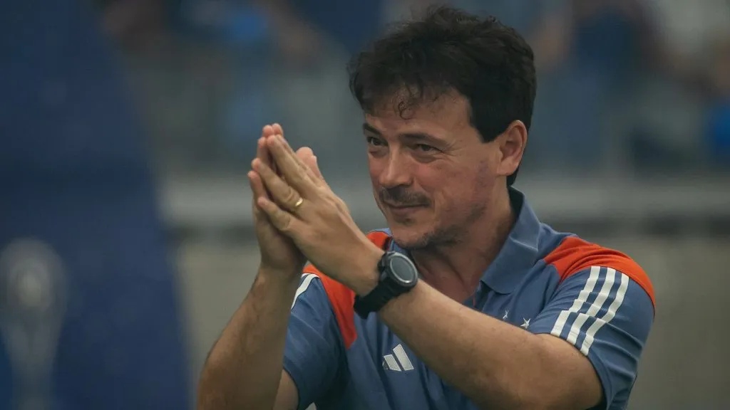 Diniz segue no cargo para 2025 - Foto: Fernando Moreno/AGIF.