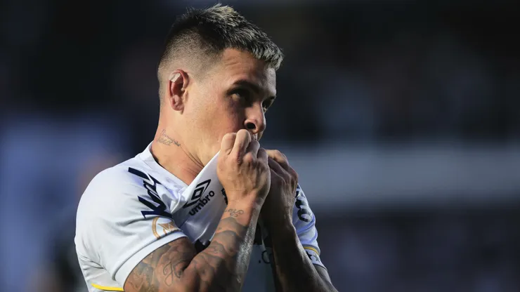 Baixinho jogou bem no Grêmio - Foto: Ettore Chiereguini/AGIF.