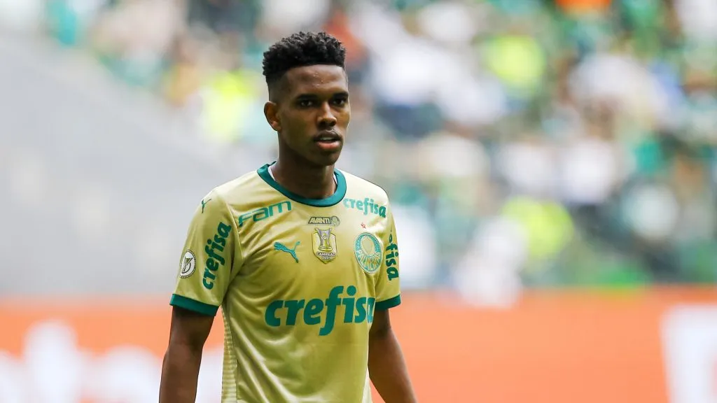 Estêvão é titular do Palmeiras e tem ganhado chances na Seleção. Foto: Marco Miatelo/AGIF