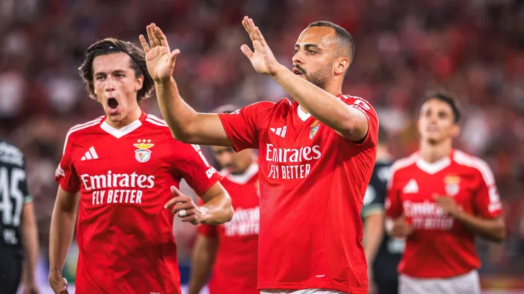Benfica e Bologna se encaram pela Liga dos Campeões.