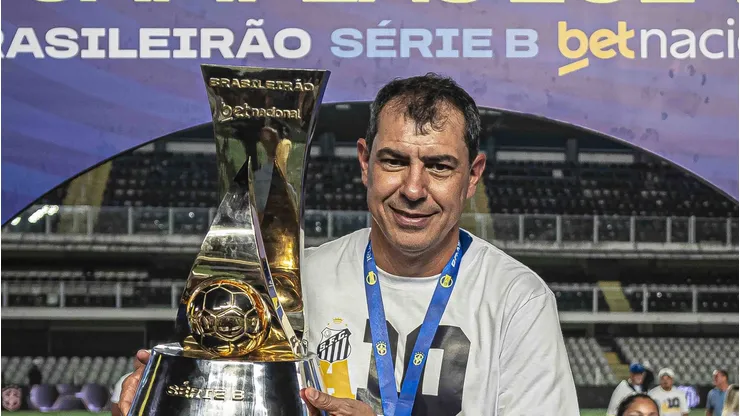 Carille durante comemoração do título da Série B. Foto: IMAGO / Fotoarena