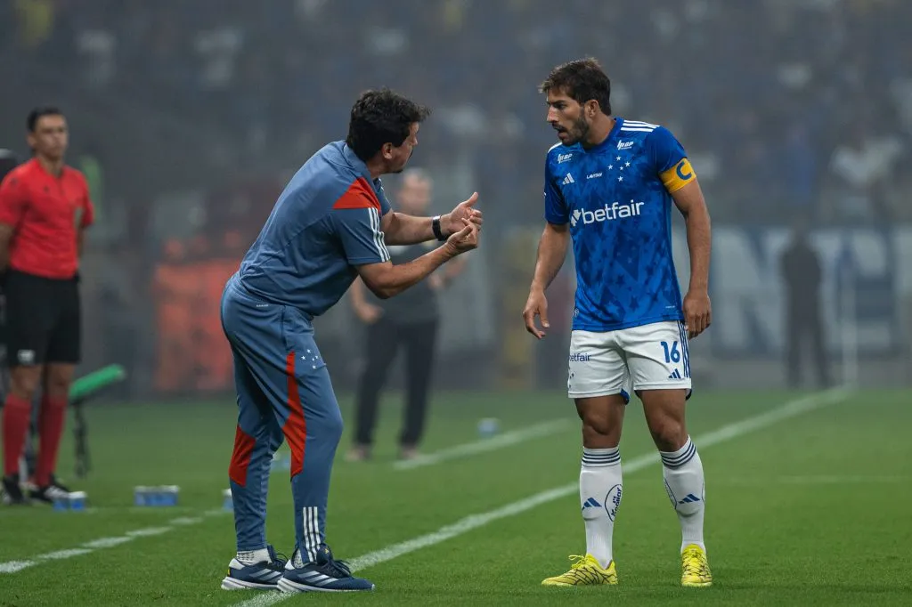 Lucas Silva e Diniz durante partida pela Raposa. Foto: Alessandra Torres/AGIF