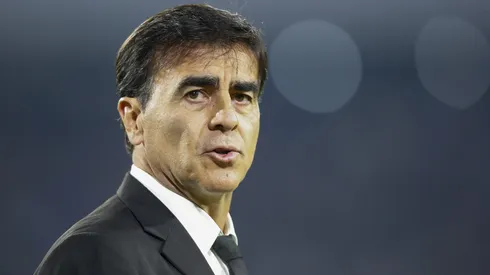 Gustavo Quinteros é o favorito de momento para dirigir o Santos em 2025