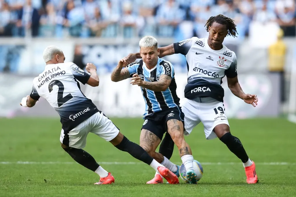 Carrillo durante o último jogo do Timão de 2024. Photo by Pedro H. Tesch/Getty Images
