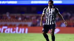 Morelos em ação com a camisa do Santos FC