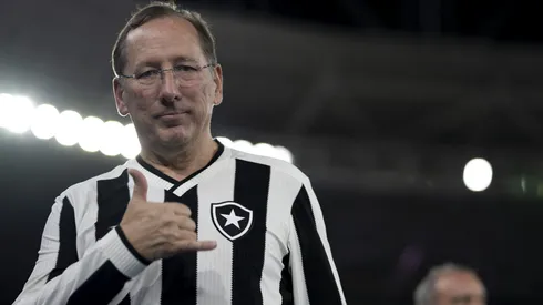 Textor não para nem em meio ao Intercontinental da FIFA e planeja oferta por zagueiro do Santos