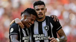 Tchê Tchê (à esquerda) foi um dos oferecidos pelo Botafogo ao Santos pela contratação de Jair