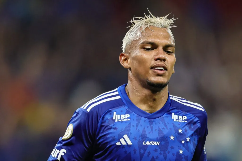 Veron em partida pelo Cruzeiro. Foto: Gilson Lobo/AGIF