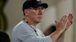 Jornalista destaca necessidade de Textor reforçar o elenco