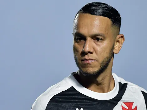 Souza projeta 2025 no Vasco e revela que ajudaria mais como zagueiro