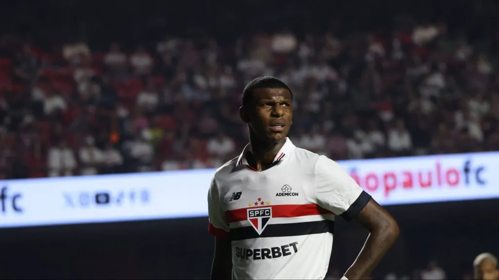 São Paulo não descarta negociar Arboleda
