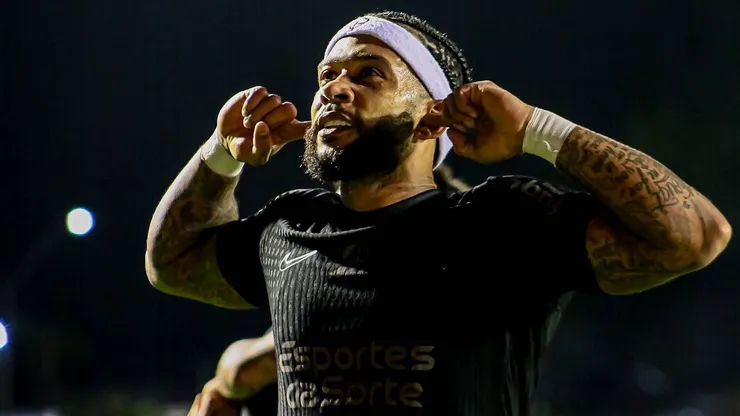 Memphis comemorando gol durante partida entre Vitória e Corinthians, no Barradão, pelo Campeonato Brasileiro. Foto: João Aurélio
