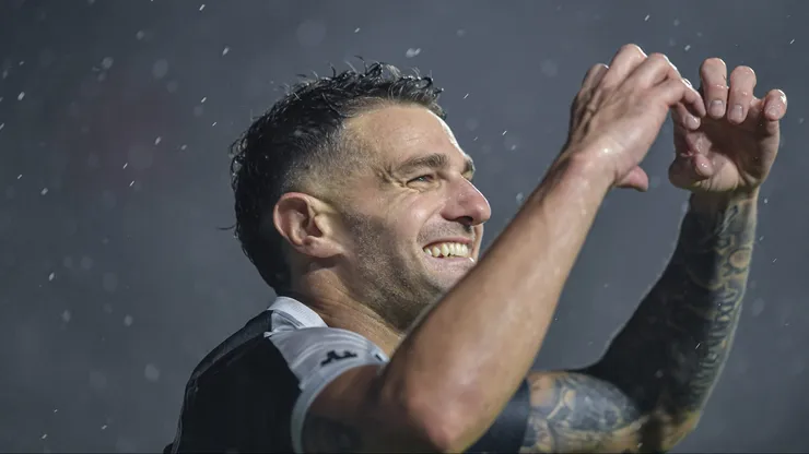 Vegetti pode ver uma novidade chegando ao Vasco.