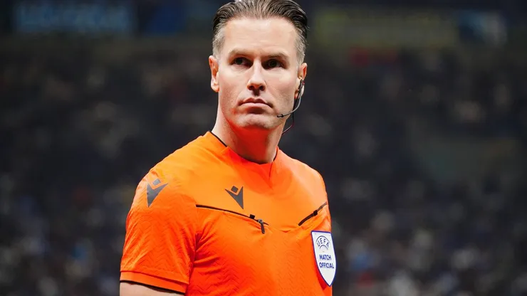 Árbitro Danny Desmond Makkelie. Foto: Luca Rossinix