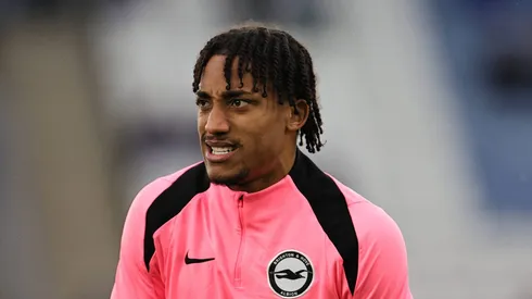 João Pedro no aquecimento de partida contra o Leicester (ING).