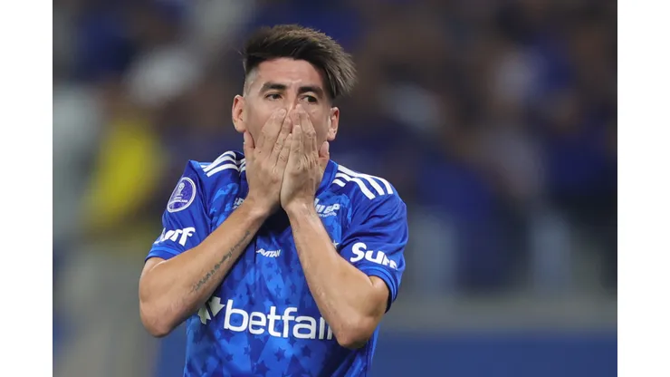 Villalba jogador do Cruzeiro lamenta durante partida contra o Libertad. Foto: Gilson Lobo/AGIF
