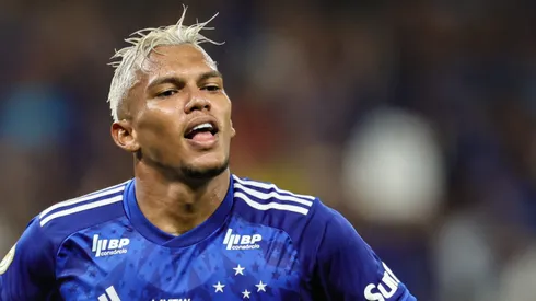 Gabriel Veron jogador do Cruzeiro comemora seu gol durante partida contra o Criciuma. Foto: Gilson Lobo/AGIF