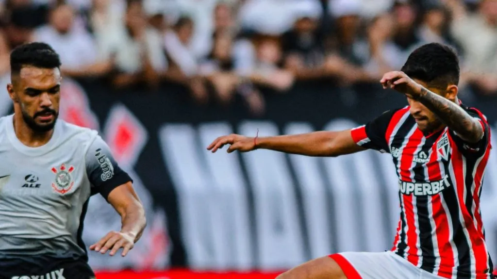 Foto: Maurício Rummens/Fotoarena – Rodrigo Nestor durante clássico contra o Corinthians.