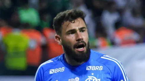 Matheus Cunha, em ação pelo Flamengo - Foto: Thiago Ribeirro/AGIF