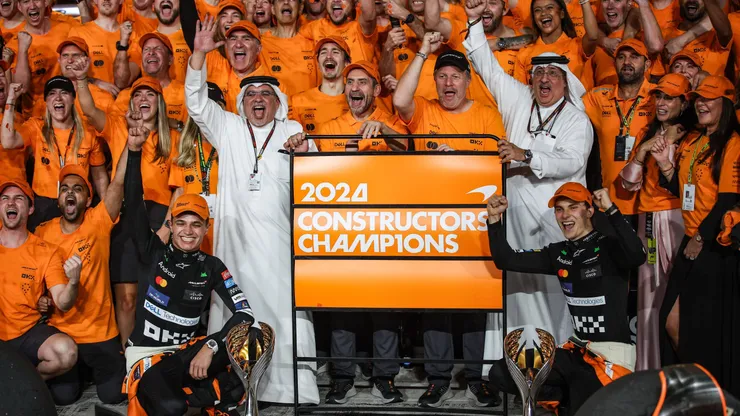McLaren comemorando o título em Abu Dhabi