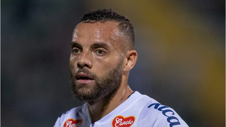 Guilherme durante jogo da Série B pelo Peixe.