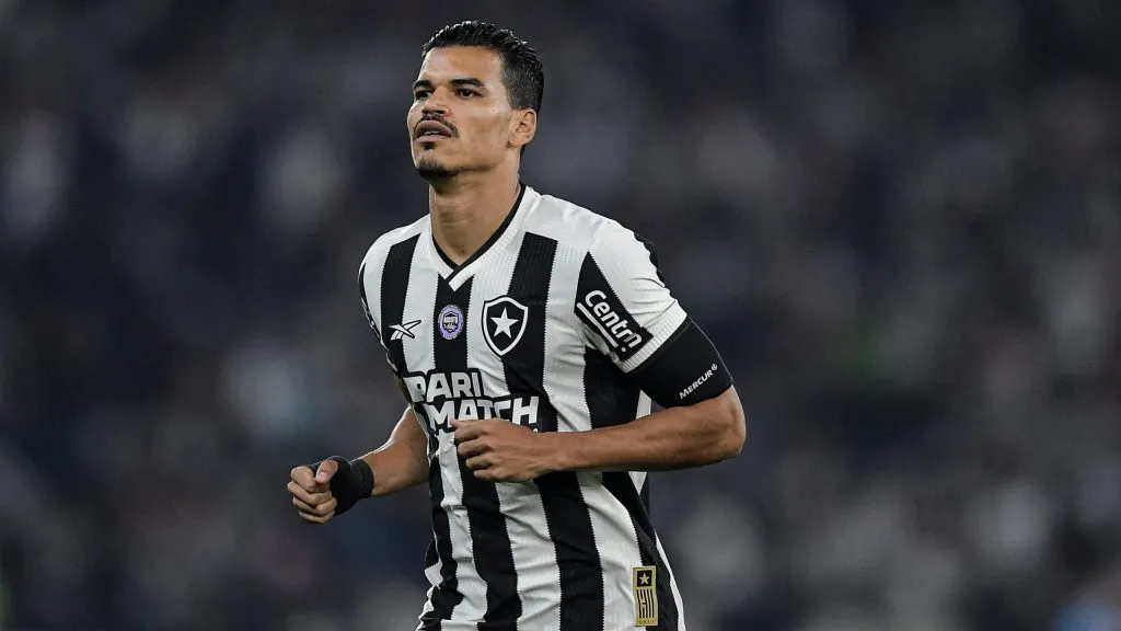 Danilo Barbosa com a camisa do Botafogo – Foto: Thiago Ribeiro/AGIF