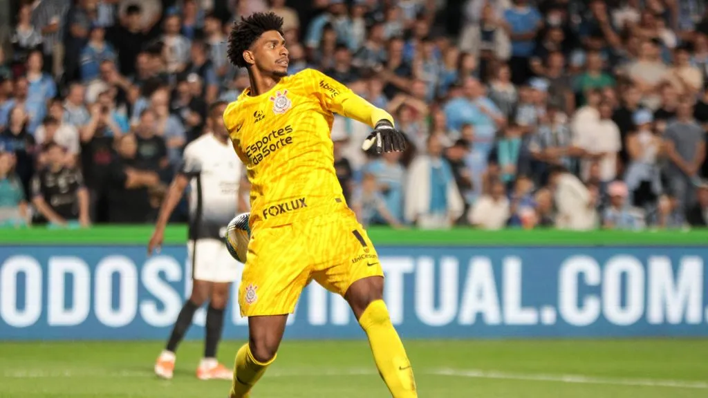 Hugo Souza no Corinthians. Foto: Robson Mafra/AGIF