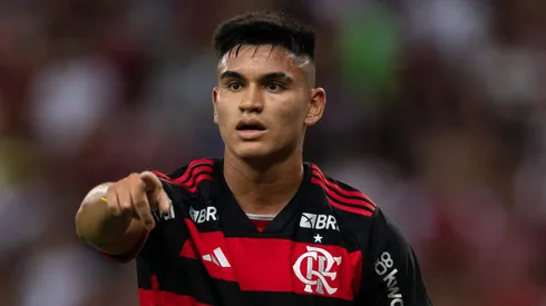 - Charly Alcaraz, meia argentino de 22 anos do Flamengo