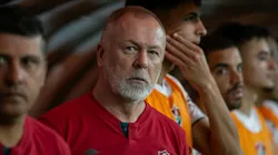 Mano Menezes vem trabalhando pela qualificação do elenco nos bastidores