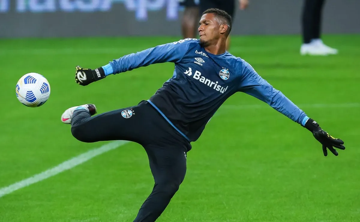 Adriel pode ficar no Grêmio em 2025