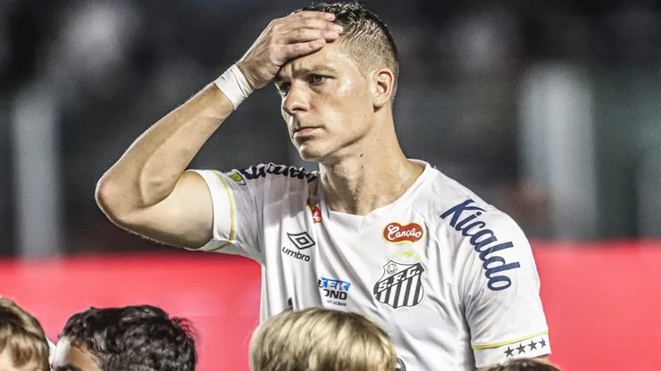 Julio Furch não foi inscrito por Pedro Caixinha no Campeonato Paulista e treina em separado do elenco no CT Rei Pelé. Foto: Reinaldo Campos/AGIF