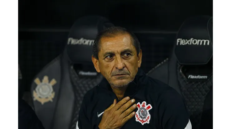SP - SAO PAULO - 03/12/2024 - BRASILEIRO A 2024, CORINTHIANS X BAHIA - Ramon Diaz tecnico do Corinthians durante partida contra o Bahia no estadio Arena Corinthians pelo campeonato Brasileiro A 2024. Foto: Marco Miatelo/AGIF