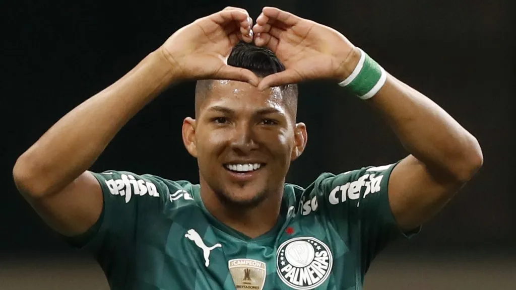 Rony fazendo coraçãozinho após gol pelo Palmeiras - Foto: Getty Images