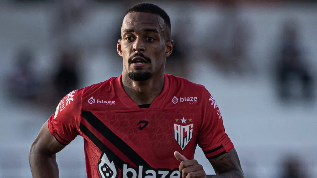 Luiz Felipe pode não jogar mais pelo Santos - Foto: Isabela Azine/AGIF.