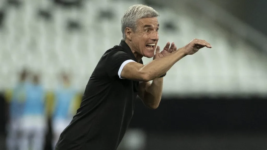 Luís Castro em sua passagem pelo Botafogo. Foto: Jorge Rodrigues/AGIF