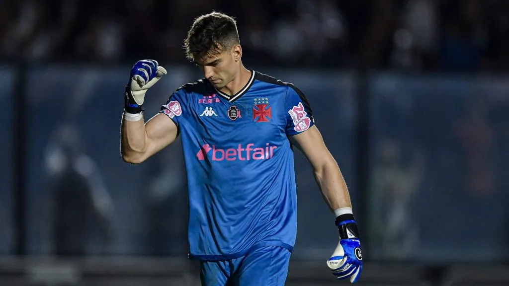 Vasco busca renovação com Léo Jardim – Foto: Thiago Ribeiro/AGIF