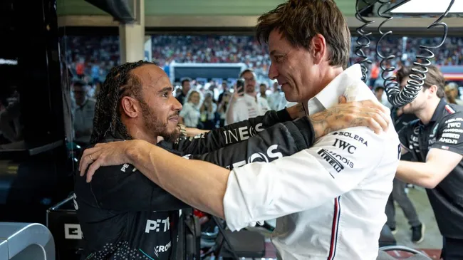 Toto Wolff e Hamilton no GP de Abu Dhabi