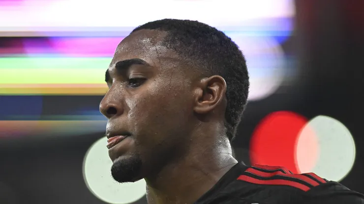 Lorran durante partida do Fla na Copa do Brasil.