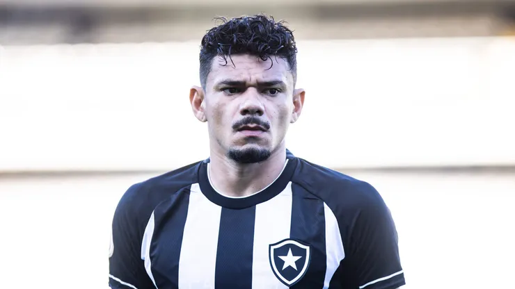 Atacante possui contrato com o Botafogo até 2026