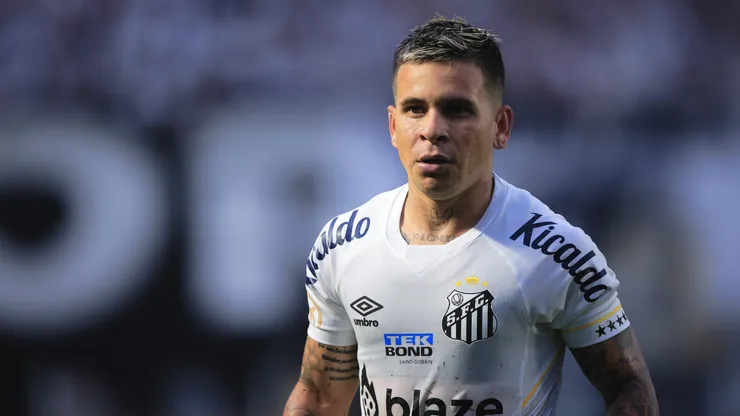 Soteldo pode permanecer no Santos em 2025