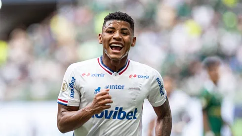 Hércules comemorando gol contra o Palmeiras.