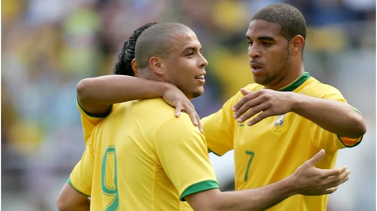 Ronaldo e Adriano em jogo pela Seleção Brasileira. Foto: Stuart Franklin/Getty Images