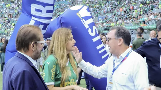 Foto: Leco Viana/Thenews2/imago images – Marcelo Teixeira ao lado de Leila Pereira na final do Paulistão 2024.
