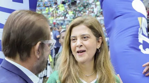 Leila ao lado do presidente da Federação Paulista no Allianz Parque.