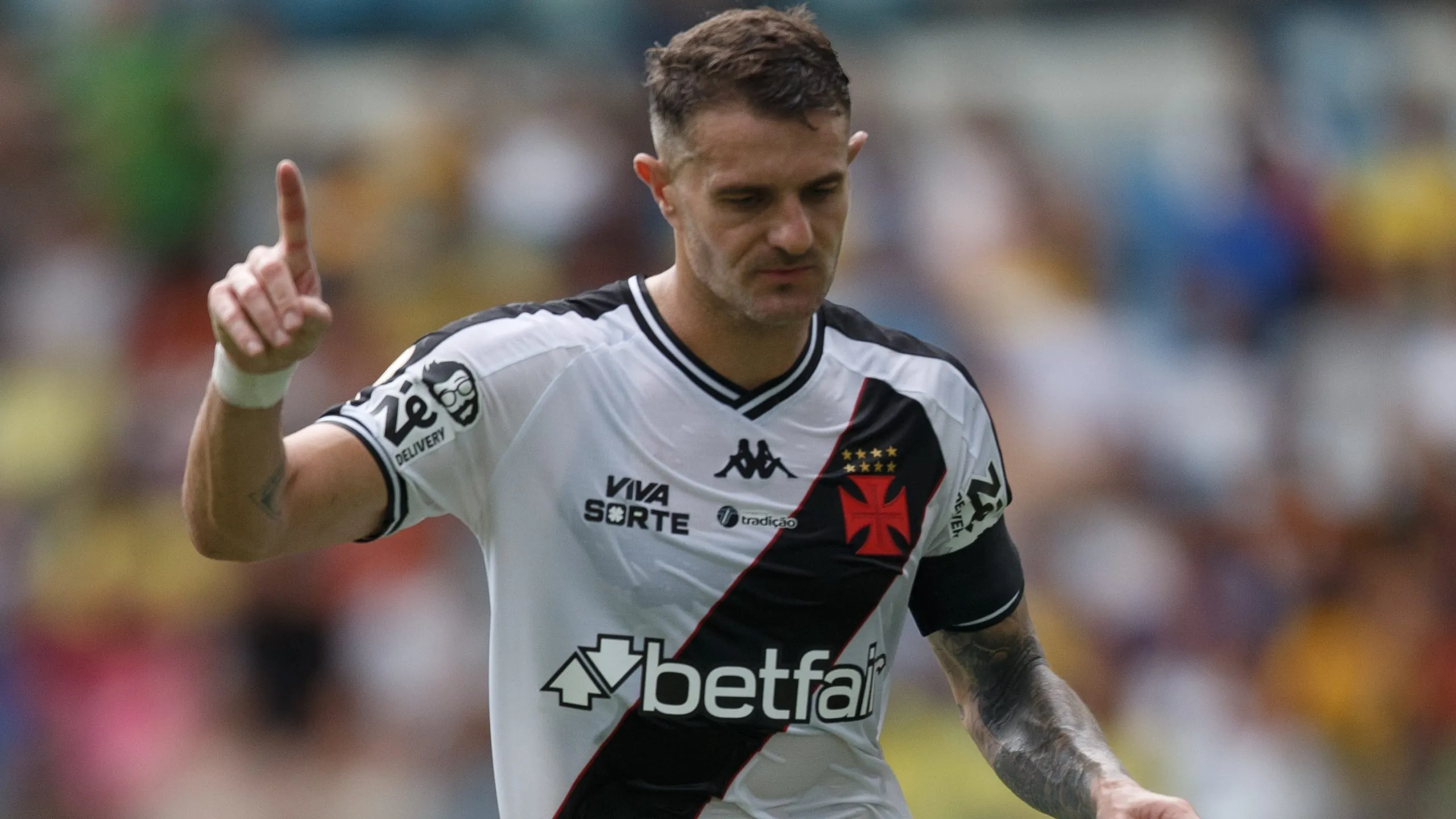 Vegetti tem contrato até dezembro de 2025 no Vasco e vem sendo motivo de cobiça de outros clubes da Série A. Foto: Gil Gomes/AGIF